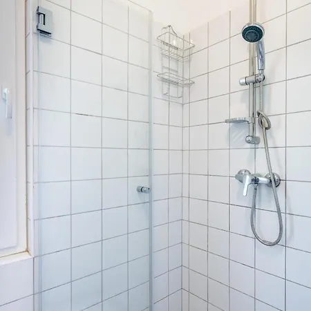 Apartament Lovely & Cozy With A C *