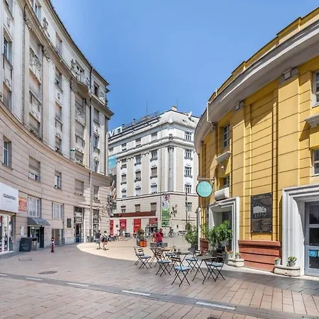 Apartament Lovely & Cozy With A C *