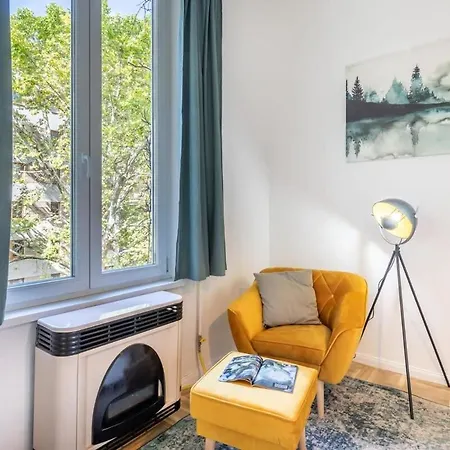 Lovely & Cozy With A C Budapest