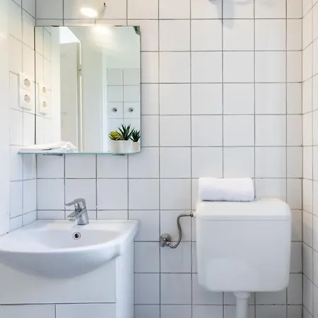 Lovely & Cozy With A C Apartment *