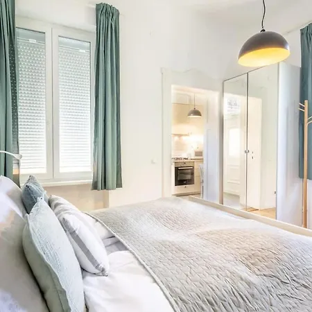 Lovely & Cozy With A C Apartment *